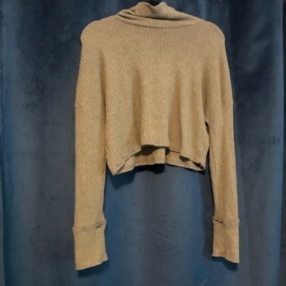 Wild Fable Size Small in Grey Knitted Crop Top